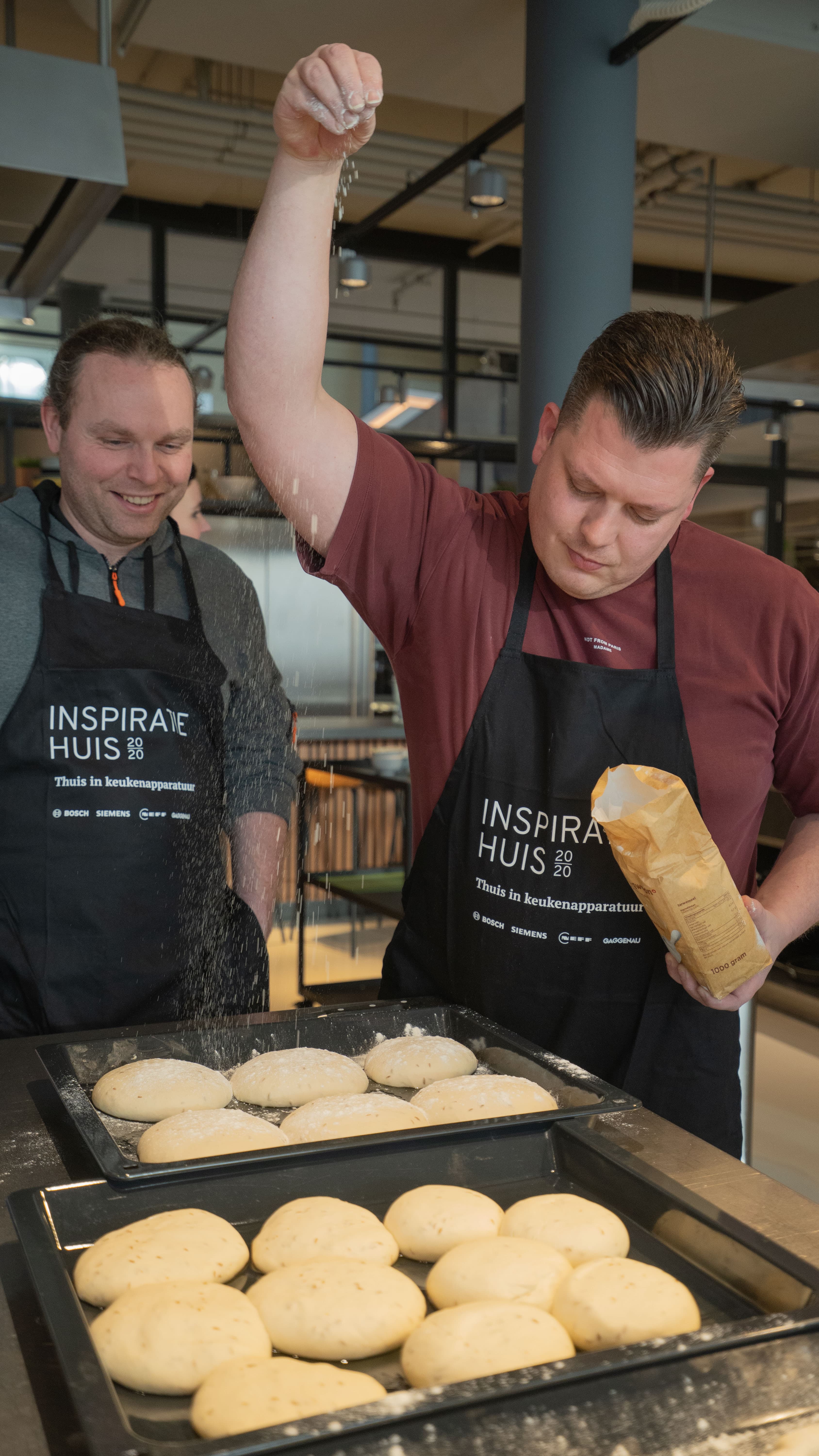 Vers gebak uit de oven op kantoor
