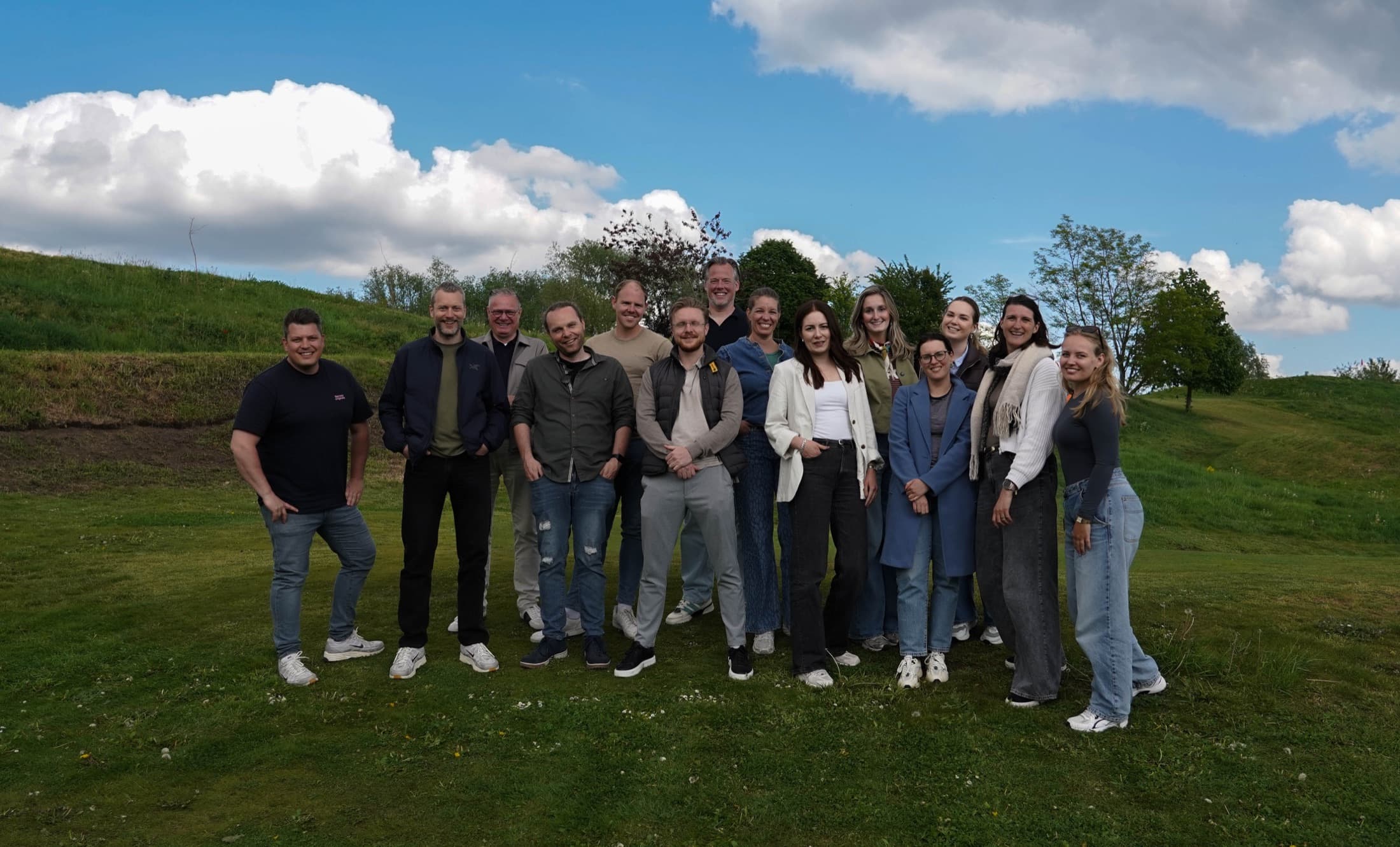 Het voltallige team van Rush Marketing buiten
